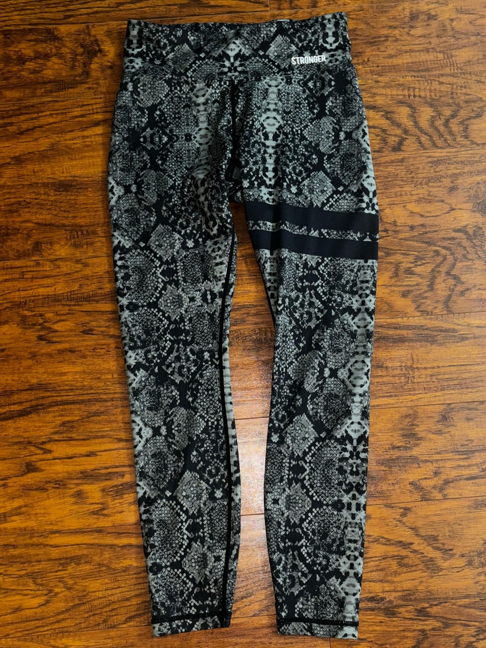STRONGER Snake-Print Leggings Black Grey Green Snakeskin Workout Tights
